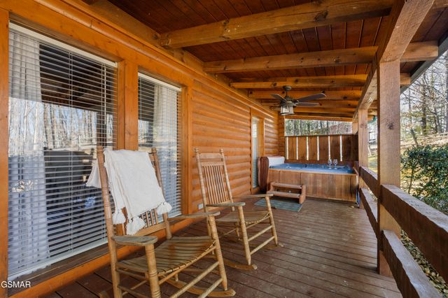 3255 Cove Creek Way, Sevierville, TN 37862