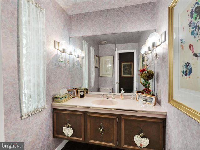 1617 MEADOWLARK, Wyomissing, PA 19610