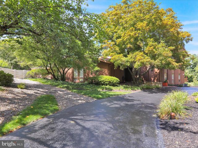 1617 MEADOWLARK, Wyomissing, PA 19610