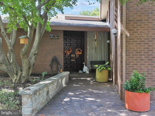 1617 MEADOWLARK, Wyomissing, PA 19610