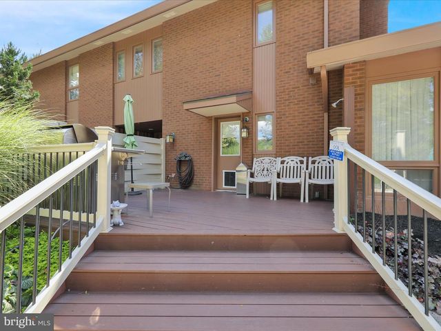 1617 MEADOWLARK, Wyomissing, PA 19610