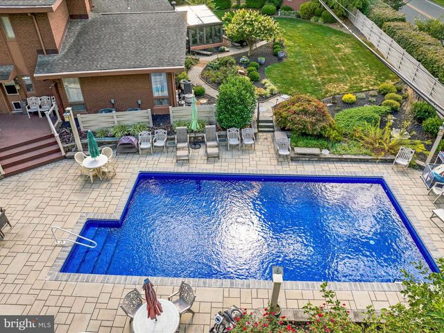 1617 MEADOWLARK, Wyomissing, PA 19610