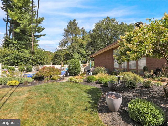 1617 MEADOWLARK, Wyomissing, PA 19610