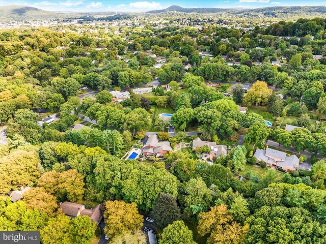 1617 MEADOWLARK, Wyomissing, PA 19610