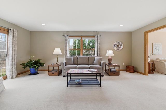 12685 W Barbary COURT, New Berlin, WI 53151