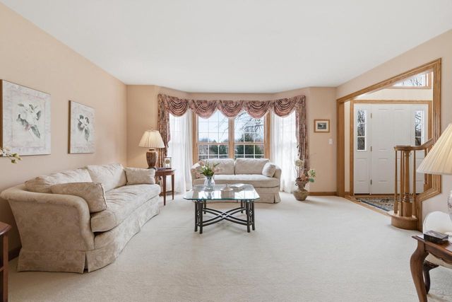 12685 W Barbary COURT, New Berlin, WI 53151