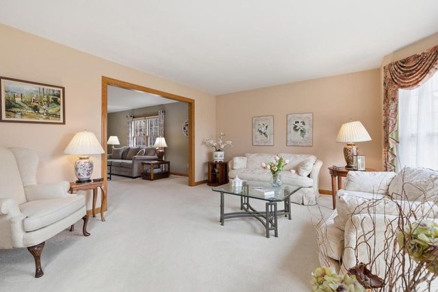 12685 W Barbary COURT, New Berlin, WI 53151