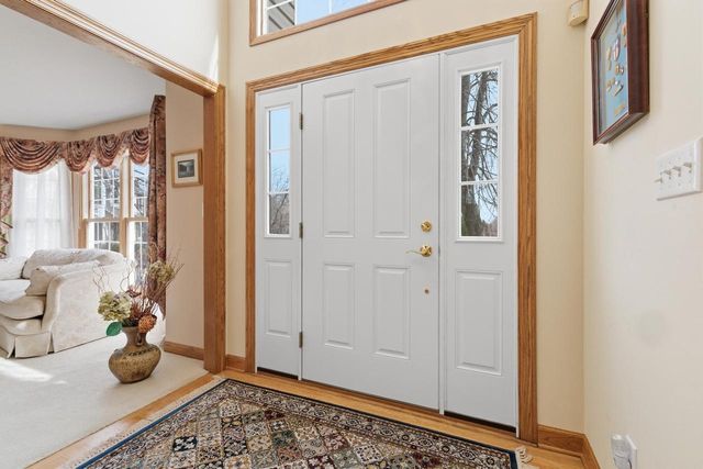 12685 W Barbary COURT, New Berlin, WI 53151