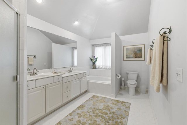 12685 W Barbary COURT, New Berlin, WI 53151