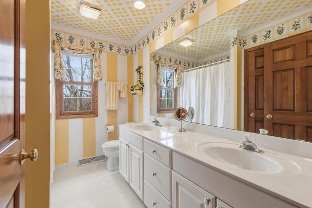 12685 W Barbary COURT, New Berlin, WI 53151