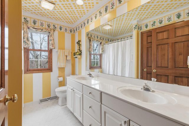 12685 W Barbary COURT, New Berlin, WI 53151