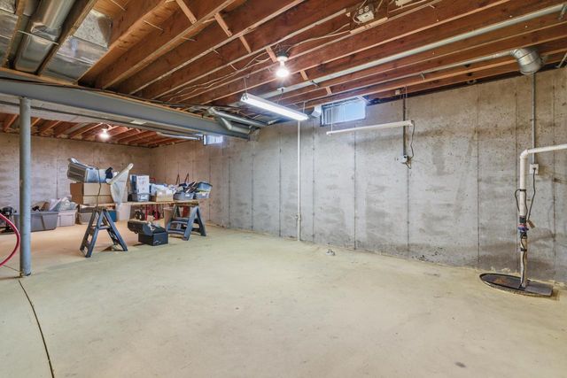 12685 W Barbary COURT, New Berlin, WI 53151