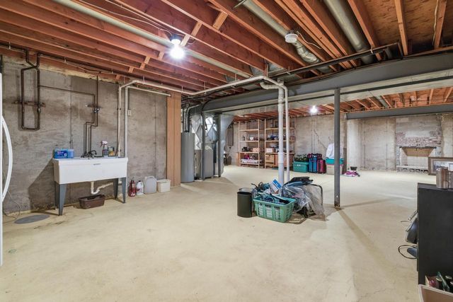 12685 W Barbary COURT, New Berlin, WI 53151