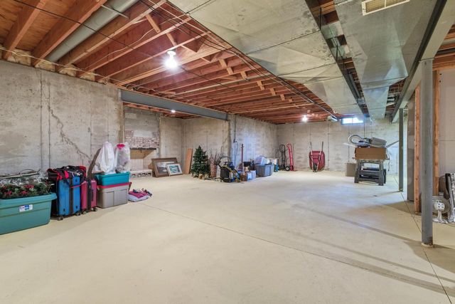 12685 W Barbary COURT, New Berlin, WI 53151