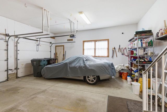 12685 W Barbary COURT, New Berlin, WI 53151