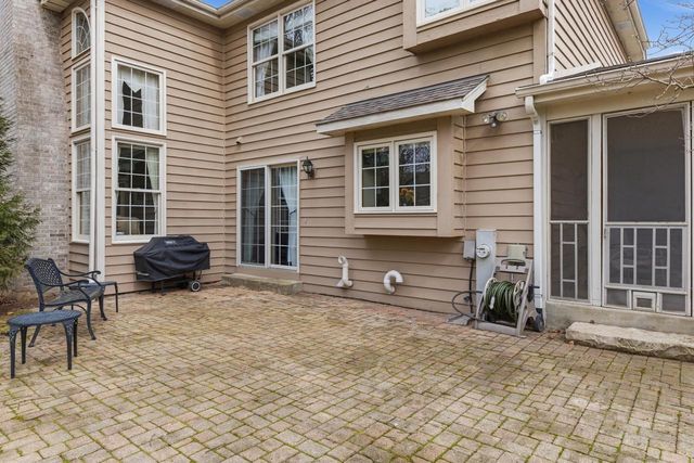 12685 W Barbary COURT, New Berlin, WI 53151