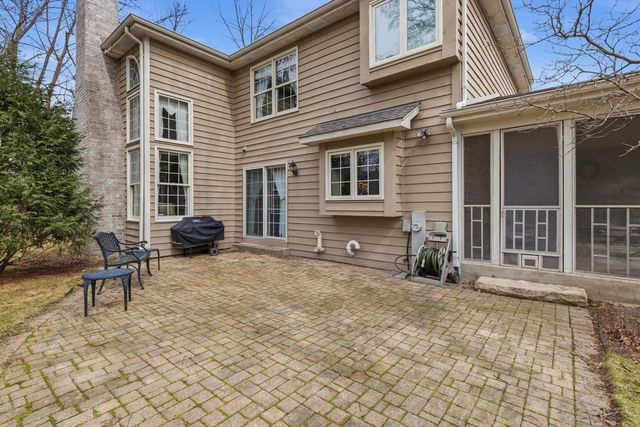 12685 W Barbary COURT, New Berlin, WI 53151