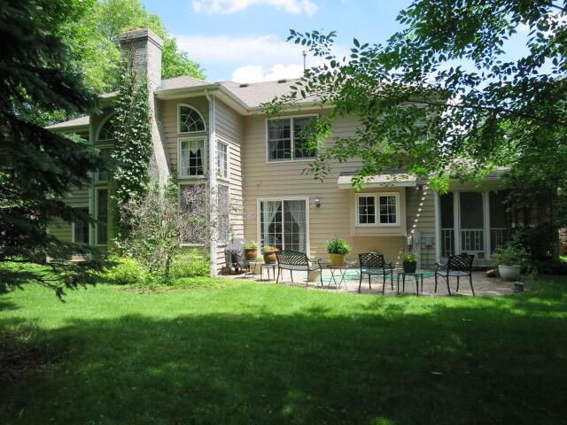 12685 W Barbary COURT, New Berlin, WI 53151