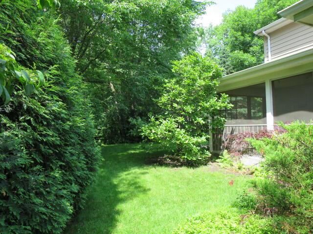 12685 W Barbary COURT, New Berlin, WI 53151