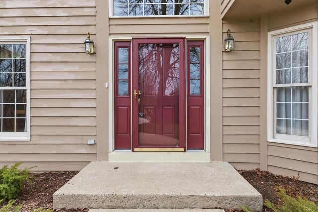 12685 W Barbary COURT, New Berlin, WI 53151