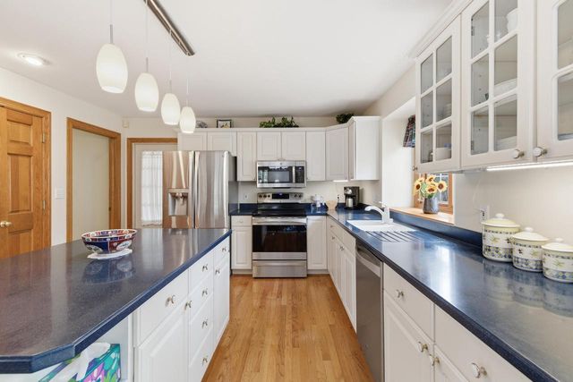 12685 W Barbary COURT, New Berlin, WI 53151