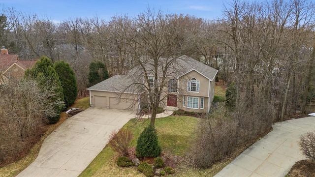 12685 W Barbary COURT, New Berlin, WI 53151