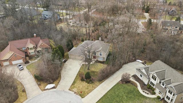 12685 W Barbary COURT, New Berlin, WI 53151
