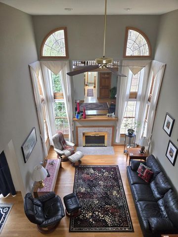 12685 W Barbary COURT, New Berlin, WI 53151