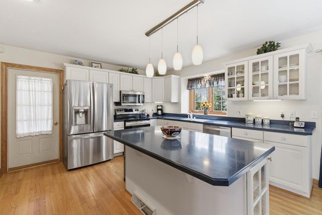 12685 W Barbary COURT, New Berlin, WI 53151