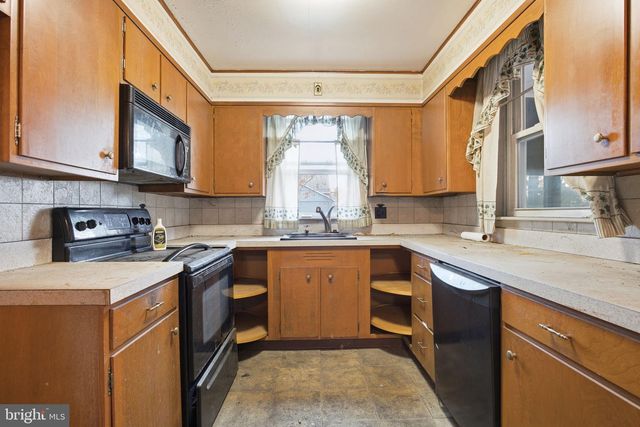 106 MAIN ST, Harleysville, PA 19438