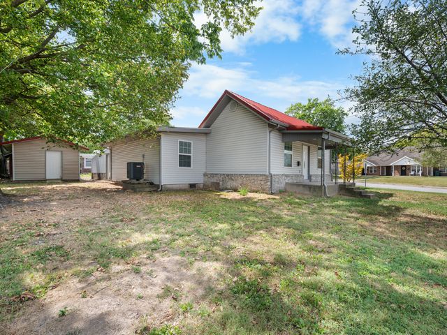 216 W Walnut Street, Bolivar, MO 65613