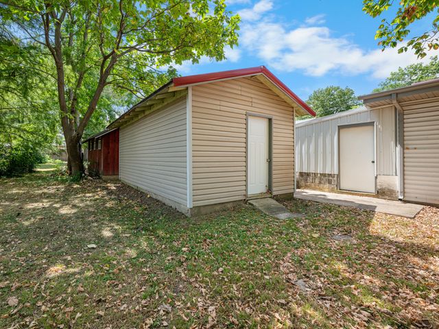 216 W Walnut Street, Bolivar, MO 65613