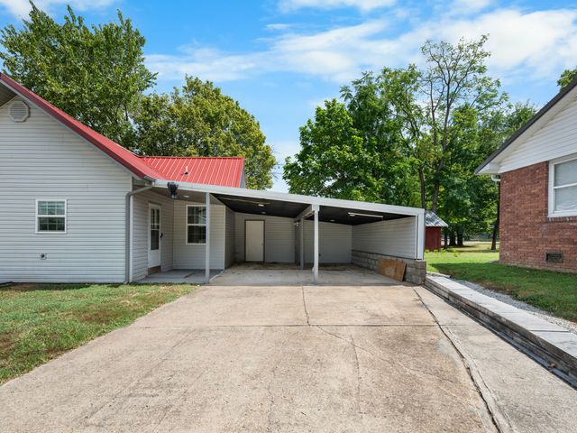 216 W Walnut Street, Bolivar, MO 65613