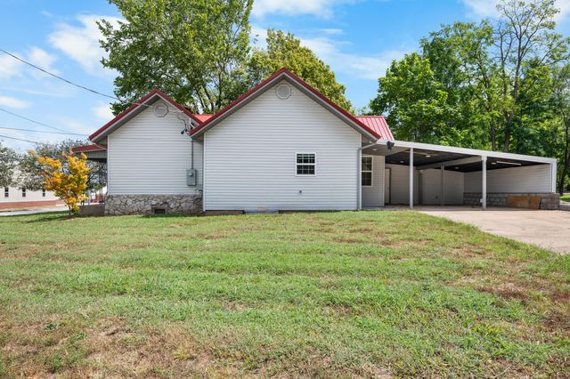 216 W Walnut Street, Bolivar, MO 65613