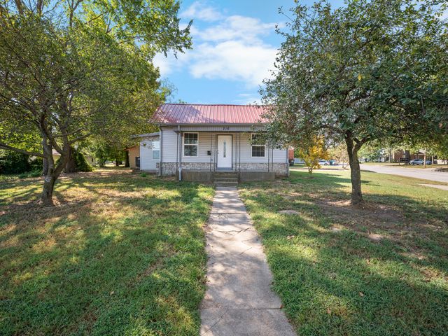 216 W Walnut Street, Bolivar, MO 65613