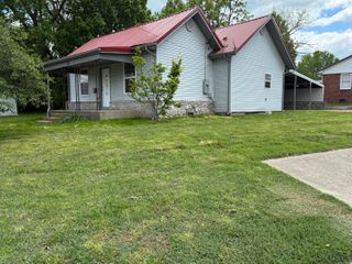 216 West Walnut Street, Bolivar, MO 65613