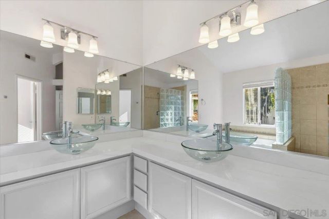 16156 Avenida Venusto 2, San Diego, CA 92128