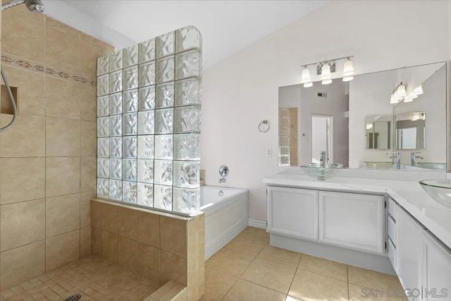 16156 Avenida Venusto 2, San Diego, CA 92128