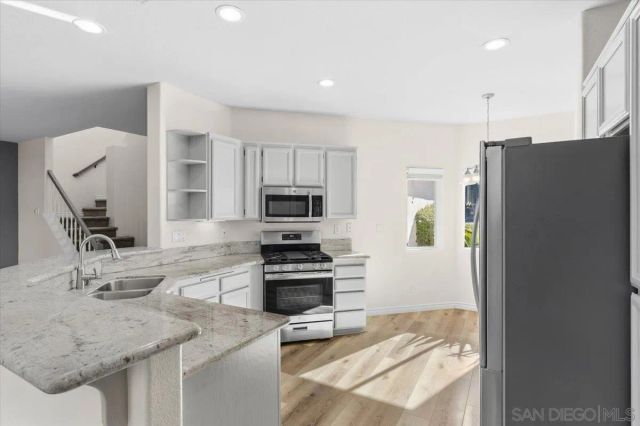 16156 Avenida Venusto 2, San Diego, CA 92128