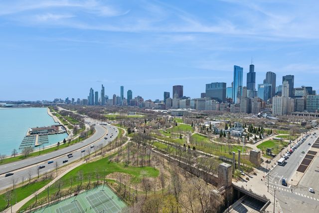 400 E Randolph Street 2307, Chicago, IL 60601