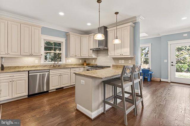 604 N OAK ST, Falls Church, VA 22046