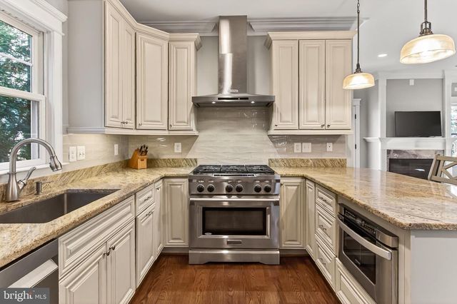 604 N OAK ST, Falls Church, VA 22046