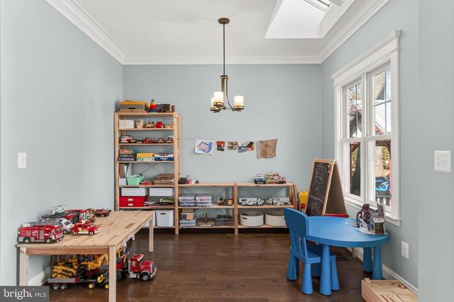 604 N OAK ST, Falls Church, VA 22046