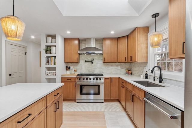 25 Porter Road, Chelmsford, MA 01824