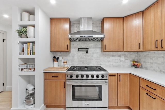 25 Porter Road, Chelmsford, MA 01824