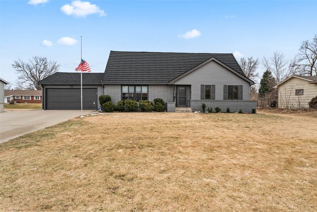 524 12th Avenue, Grinnell, IA 50112