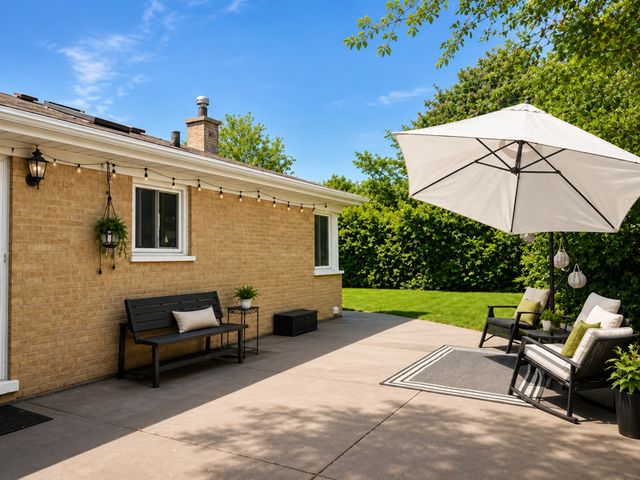 1520 Oakton Street, Park Ridge, IL 60068