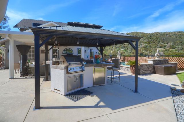 42038 Empty Creek, Oakhurst, CA 93644