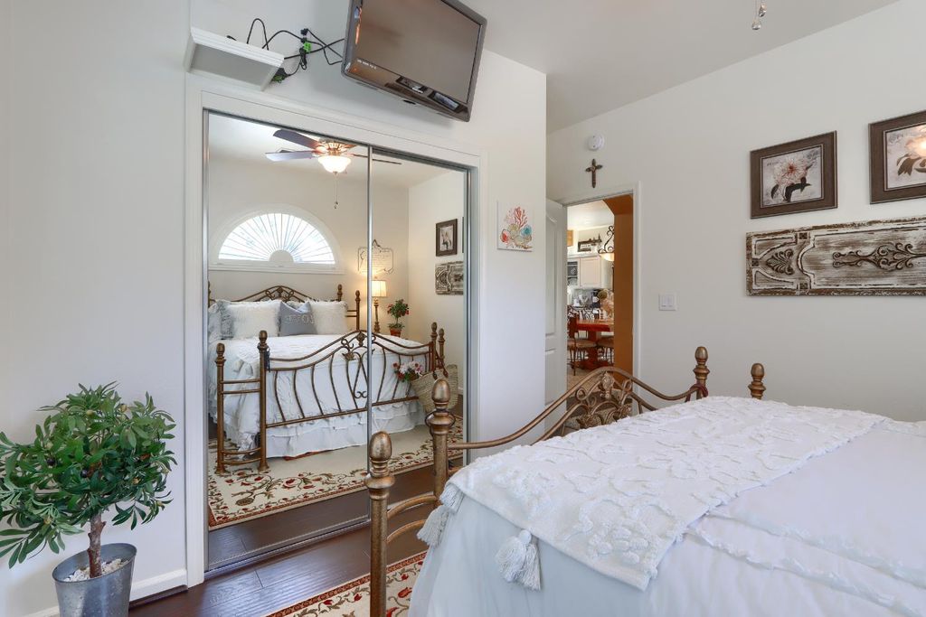 Image 12 of property listing at 42038 Empty Creek, Oakhurst, CA 93644