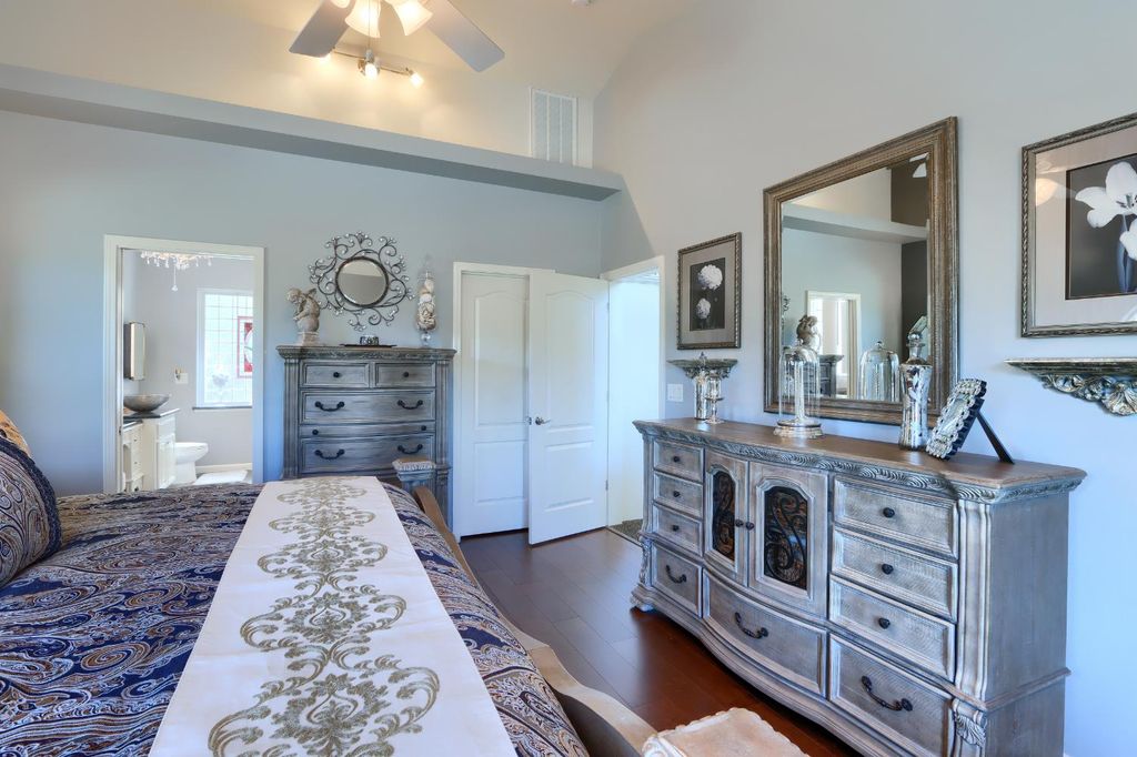 Image 17 of property listing at 42038 Empty Creek, Oakhurst, CA 93644